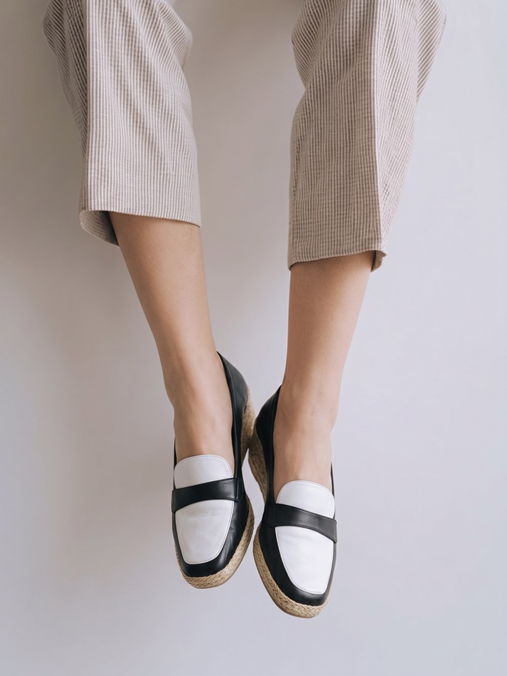 Andre Assous Espadrilles Heels 8.5 White Black Leather Slip-On Formal Loafers